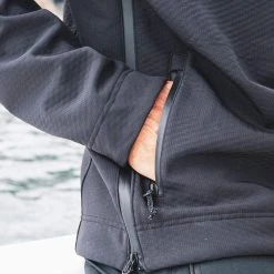 AFTCO Reaper 3-Layer Giacca Antivento Softshell 18 AFTCO Reaper 3-Layer Giacca Antivento Softshell -Negozio Strumenti Pesca Economico lifestyle 2 2048x2048 cca1243d 0315 45d1 8f44 afcca2c90e84 1080x1080